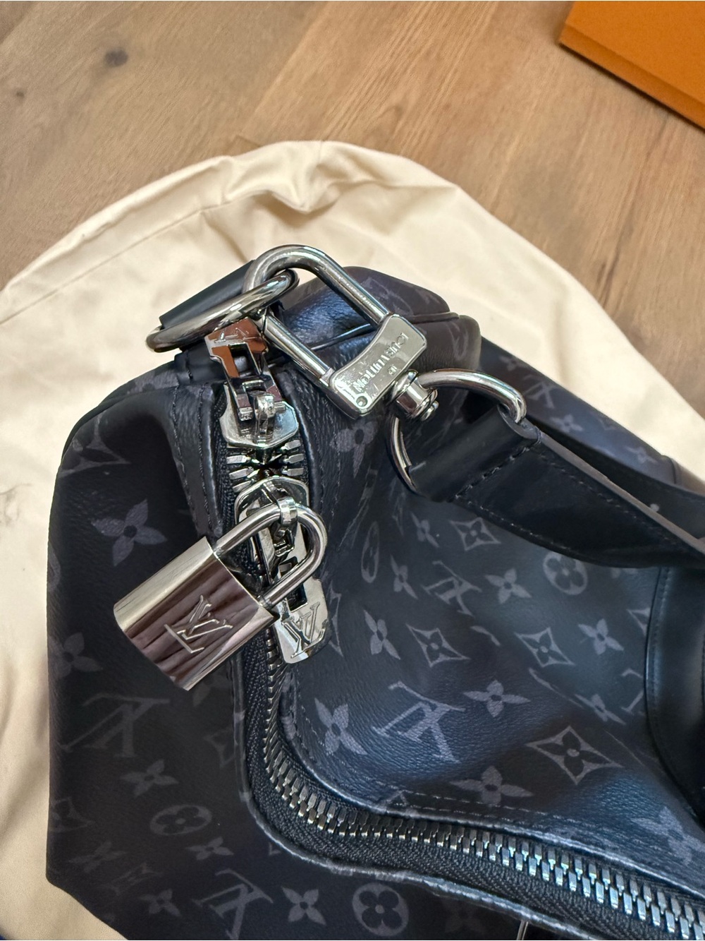 Louis Vuitton Keepall Bandoulière 55 Black Monogram Eclipse Duffel Bag - Picture 3 of 12